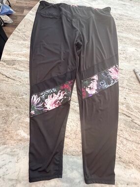 Bebe Sport Leggings 3X Black Floral Capri Plus Size Athletic Workout Pants